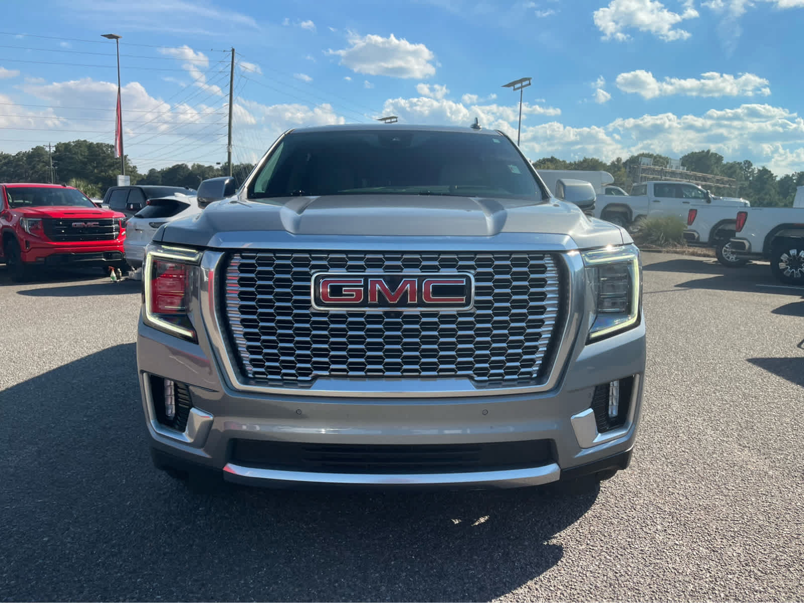 Used 2024 GMC Yukon XL Denali w/ Denali Reserve Package AWD/4WD image 2