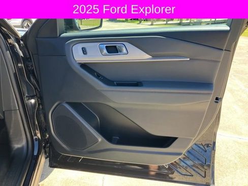 Used 2025 Ford Explorer Active image 13