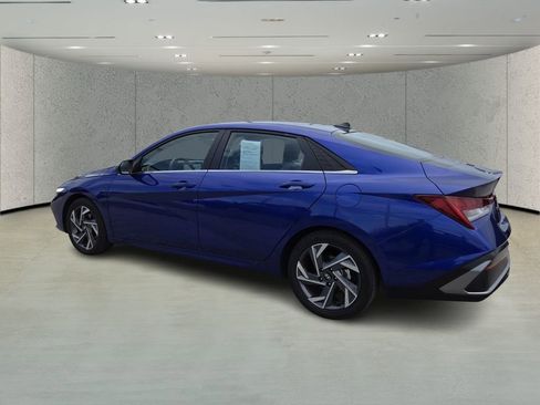 Used 2025 Hyundai Elantra Limited image 5