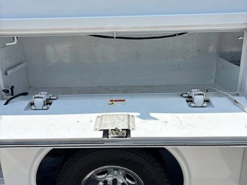 Used 2019 GMC Savana 3500 w/ Power Convenience Package RWD image 9