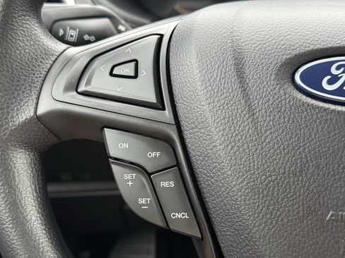 Used 2024 Ford Edge SE image 16