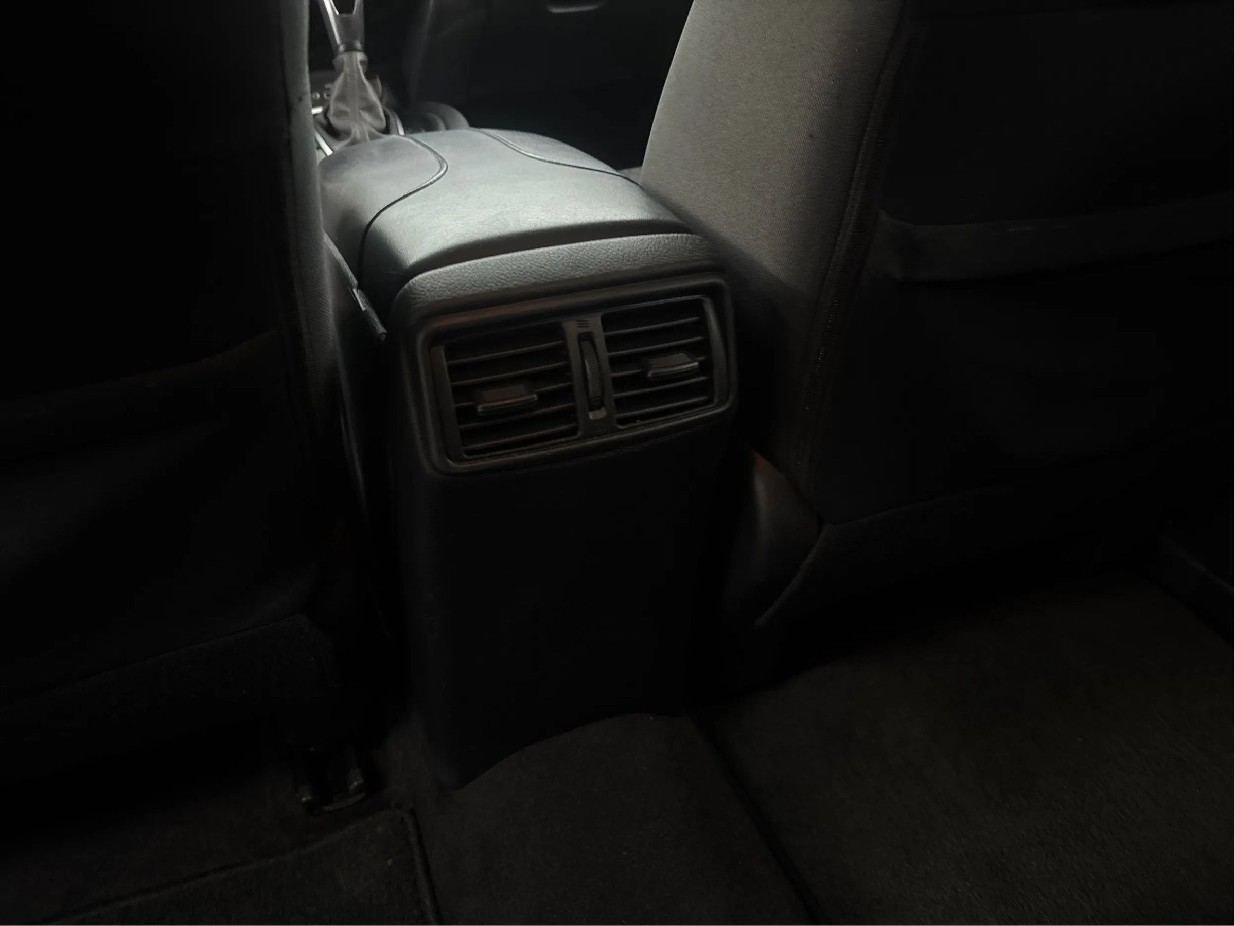 Used 2018 Nissan Rogue SV AWD/4WD image 26