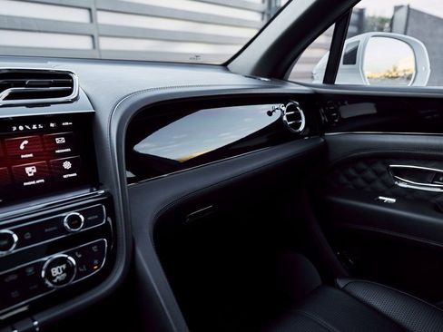 Used 2022 Bentley Bentayga image 80