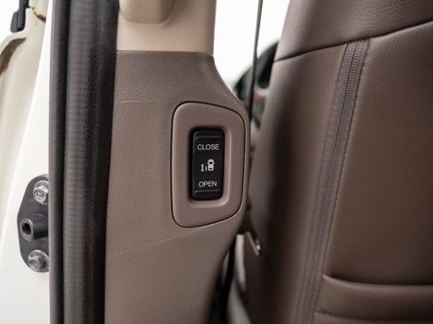 Used 2014 Honda Odyssey Touring Elite image 21