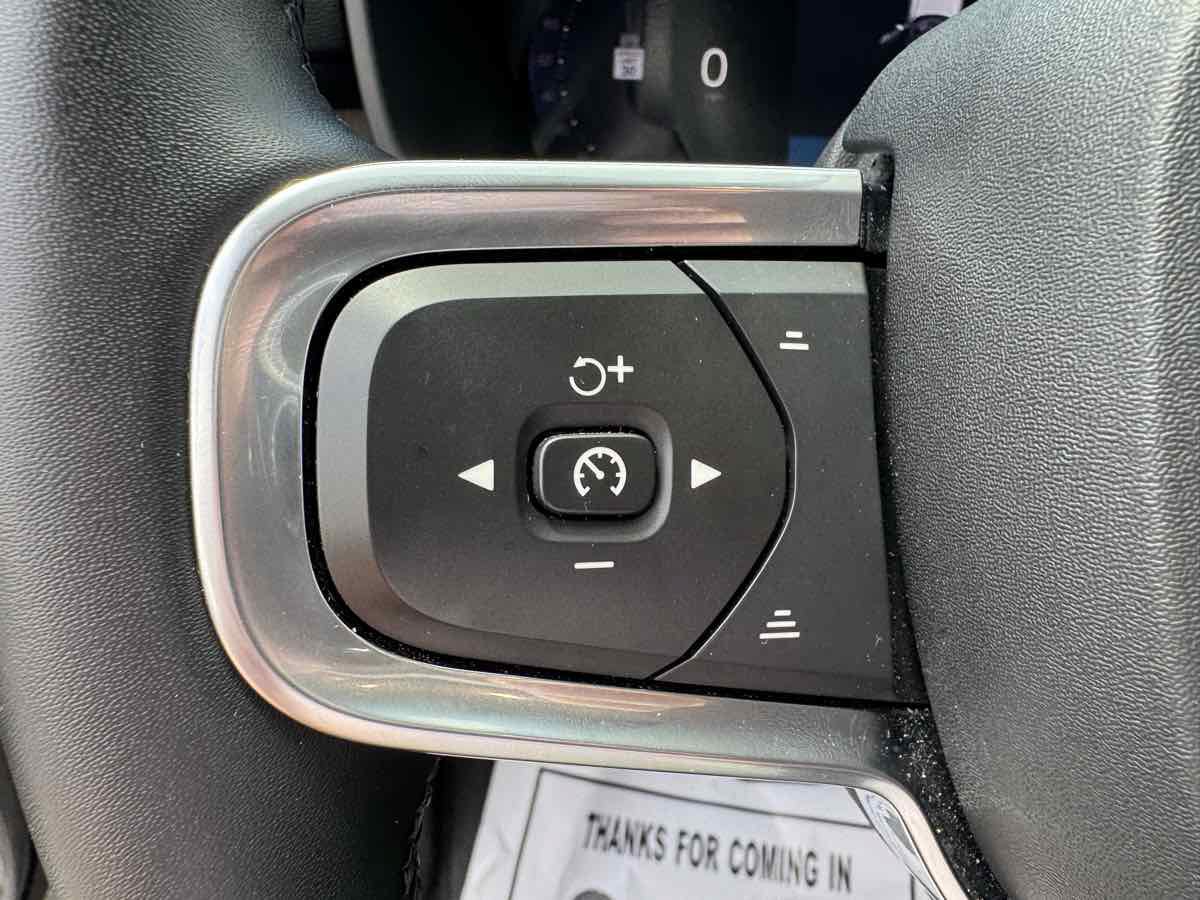 Used 2025 Volvo XC40 B5 Plus AWD/4WD image 18