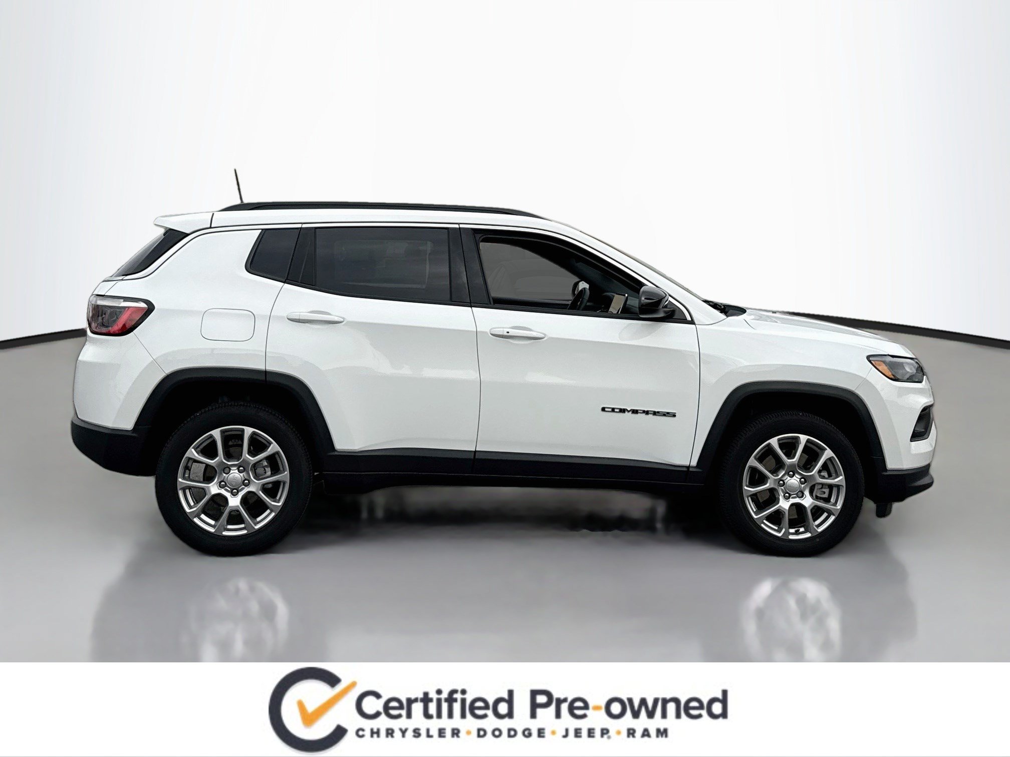 Used 2024 Jeep Compass Latitude AWD/4WD image 8