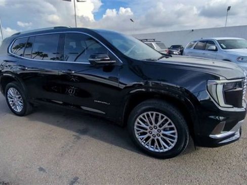 Used 2024 GMC Acadia Denali image 2