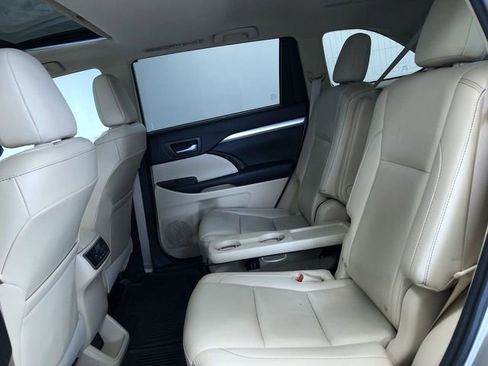 Used 2015 Toyota Highlander XLE image 19