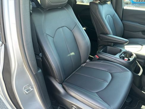 New 2026 Chrysler Pacifica Select image 55
