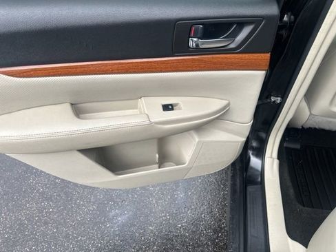 Used 2013 Subaru Outback 2.5i Limited w/ Moonroof Pkg image 12