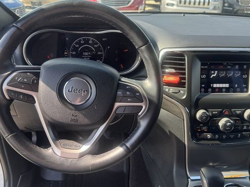 Used 2018 Jeep Grand Cherokee Laredo AWD/4WD image 17
