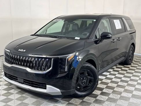 Used 2025 Kia Carnival image 1