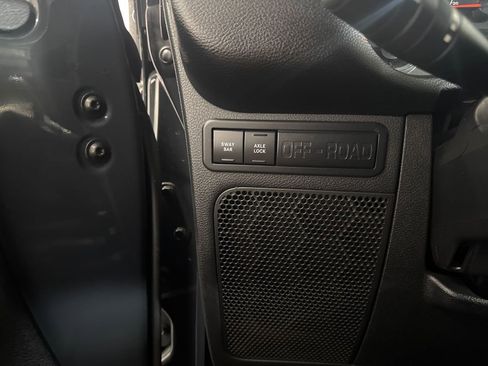 Used 2017 Jeep Wrangler Unlimited Rubicon w/ Connectivity Group AWD/4WD image 10