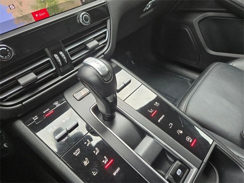 Used 2024 Porsche Macan Base image 34