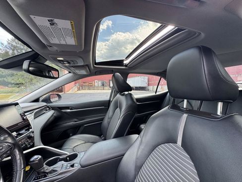 Used 2022 Toyota Camry SE w/ Cold Weather Package FWD image 9