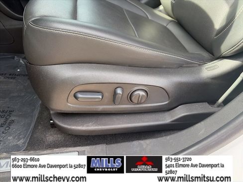 Used 2023 GMC Acadia SLT w/ Preferred Package FWD image 11
