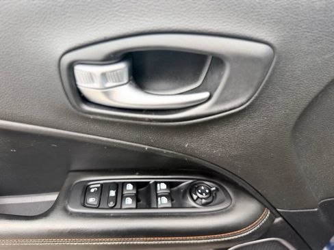 Used 2018 Jeep Compass Latitude AWD/4WD image 21
