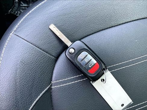 Used 2018 smart fortwo electric drive image 11