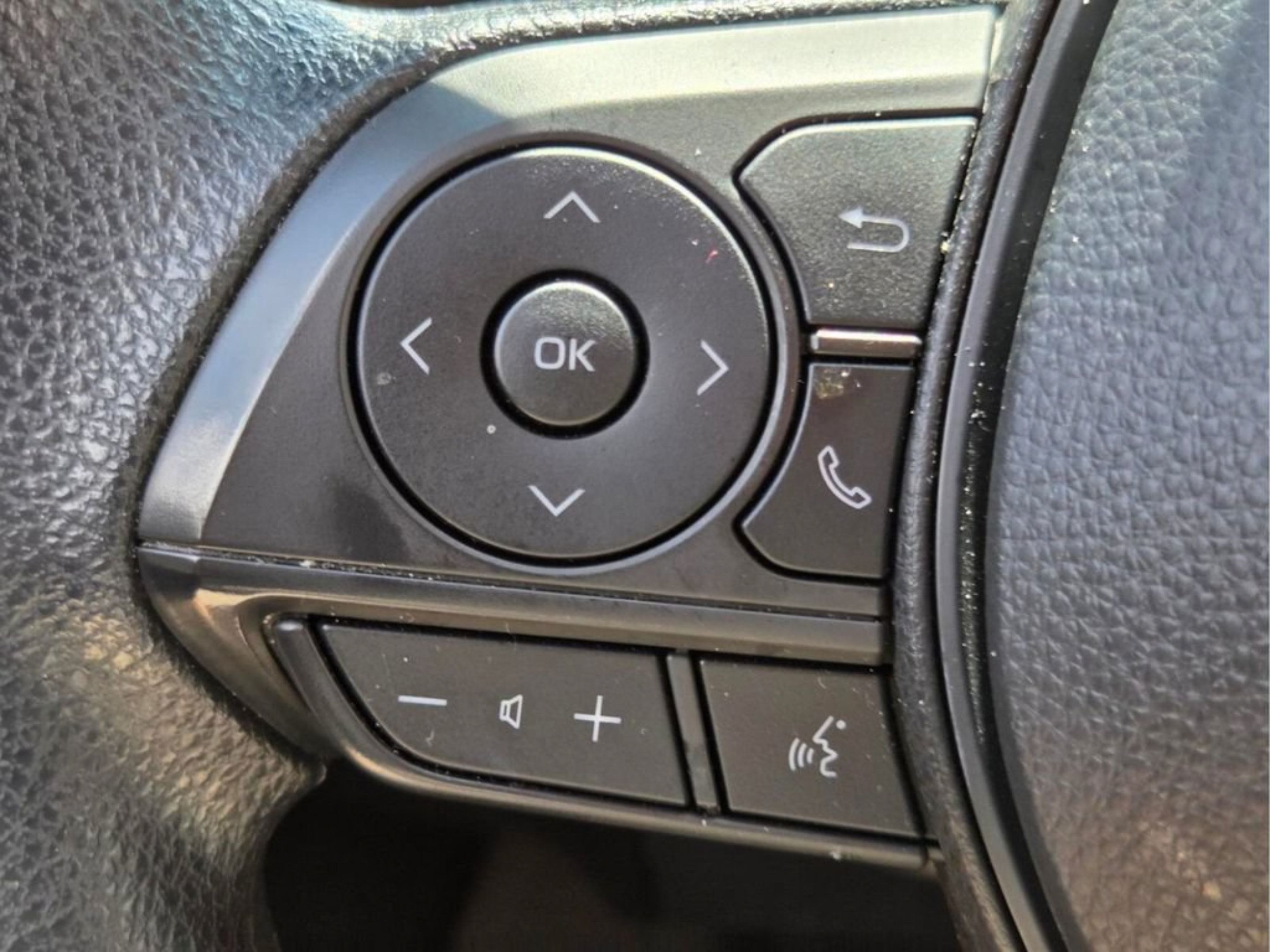 Used 2023 Toyota Corolla Cross L FWD image 30