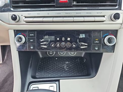 Used 2025 Genesis G70 2.5T image 27