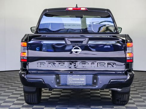 Used 2025 Nissan Frontier SV image 8