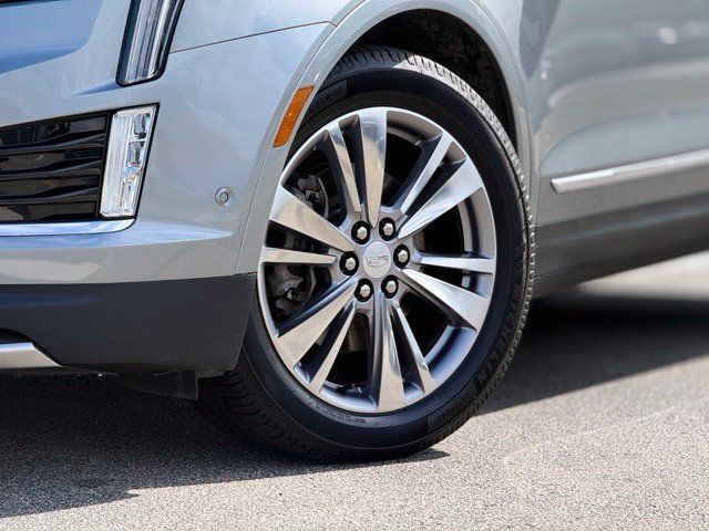 Used 2023 Cadillac XT5 Premium Luxury w/ Technology Package AWD/4WD image 2