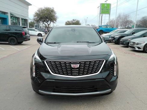 Used 2019 Cadillac XT4 Premium Luxury image 2