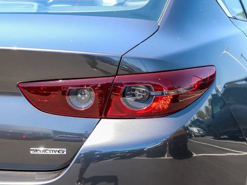 Used 2021 MAZDA MAZDA3 s FWD image 9