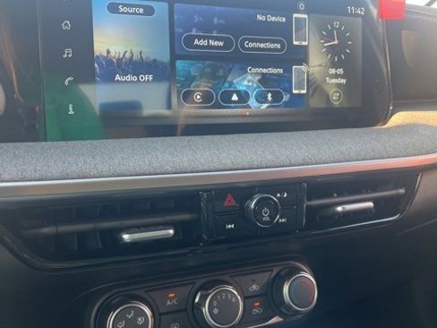 New 2025 Nissan Kicks SV image 14