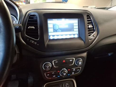 Used 2019 Jeep Compass Latitude w/ Popular Equipment Group AWD/4WD image 14