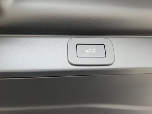 New 2026 Land Rover Range Rover SE image 14