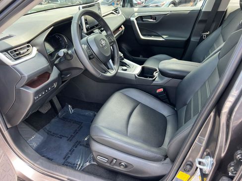 Used 2022 Toyota RAV4 Limited AWD/4WD image 9