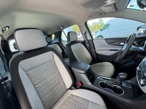 Used 2022 Chevrolet Equinox LS image 18
