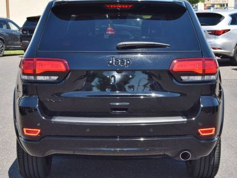 Used 2020 Jeep Grand Cherokee Laredo AWD/4WD image 13