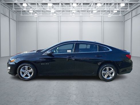 Used 2024 Chevrolet Malibu LT image 2