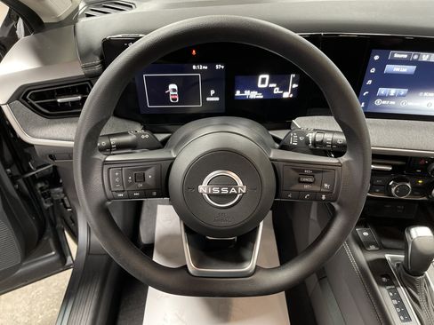 Used 2025 Nissan Kicks SV image 17