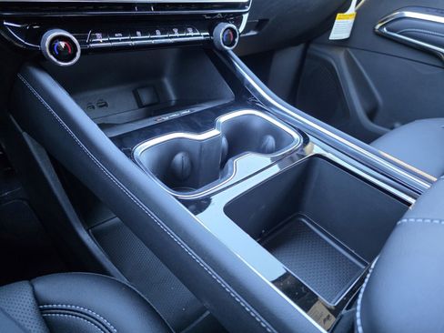 New 2025 Chevrolet Traverse LT w/ Driver Confidence Package image 29