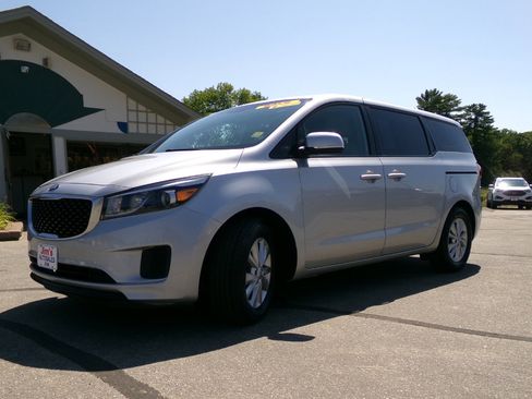 Used 2018 Kia Sedona L image 35