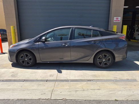 Used 2016 Toyota Prius Three Touring FWD image 4