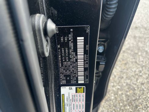 Used 2025 Toyota Corolla Cross LE image 28