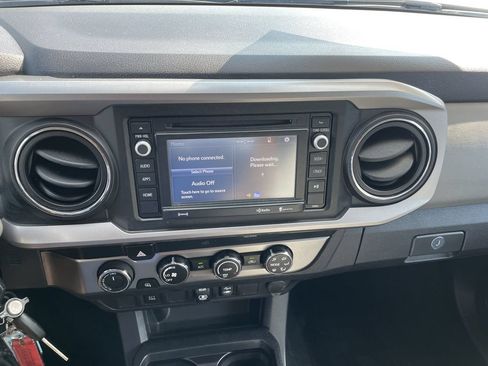 Used 2019 Toyota Tacoma SR5 AWD/4WD image 18