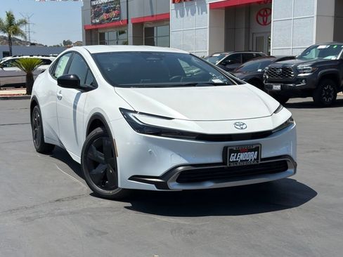 New 2026 Toyota Prius Plug-In Hybrid FWD image 2