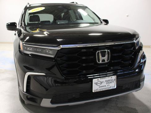 Used 2025 Honda Pilot Touring image 19