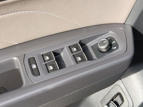 Used 2021 Volkswagen Atlas SE w/ Panoramic Sunroof Package FWD image 21