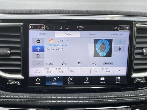 Used 2024 Chrysler Pacifica Touring-L image 25