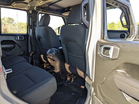 Certified 2022 Jeep Gladiator Willys image 46