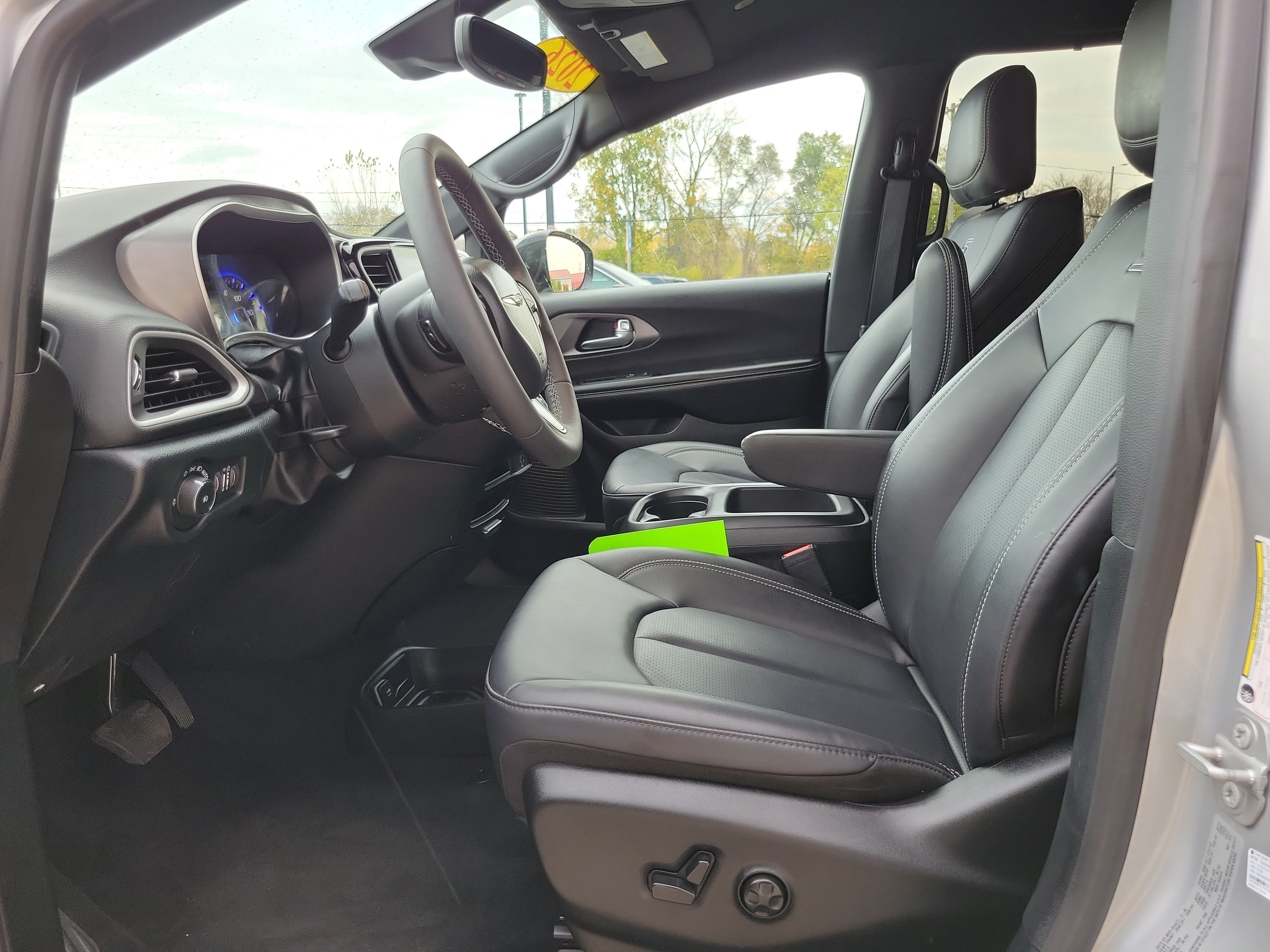 Used 2026 Chrysler Pacifica Select w/ S Appearance Package FWD image 7