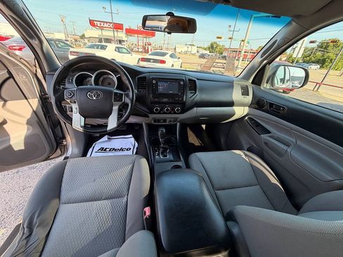 Used 2014 Toyota Tacoma PreRunner w/ Convenience Package RWD image 16