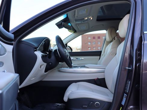 Used 2022 Genesis GV70 2.5T w/ Select Package image 11