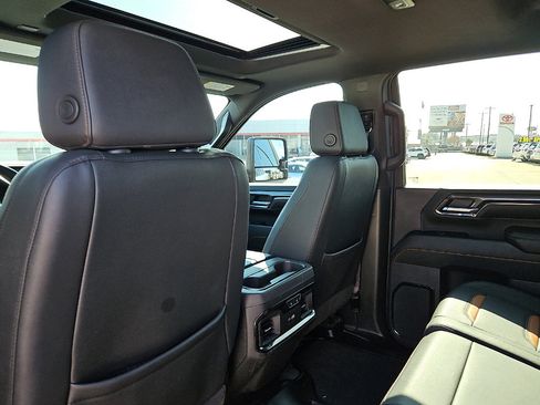 Used 2024 GMC Sierra 2500 AT4 w/ AT4 Premium Plus Package image 9